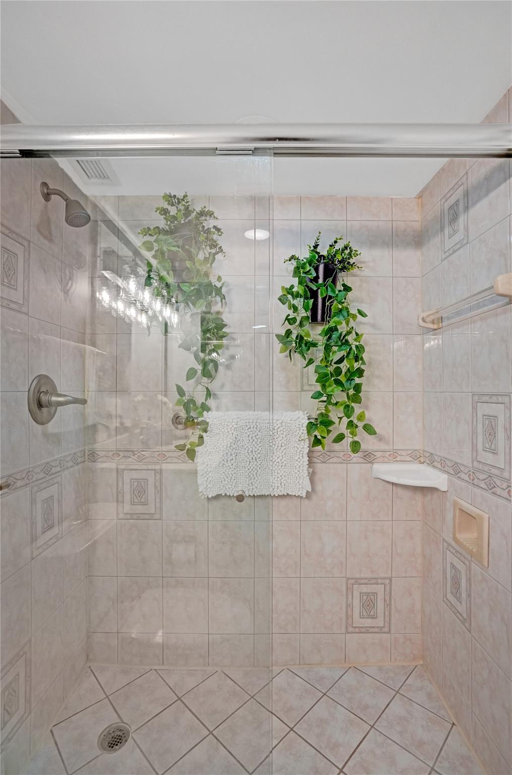 Hillsboro Le Baron Condo - Residential Lease