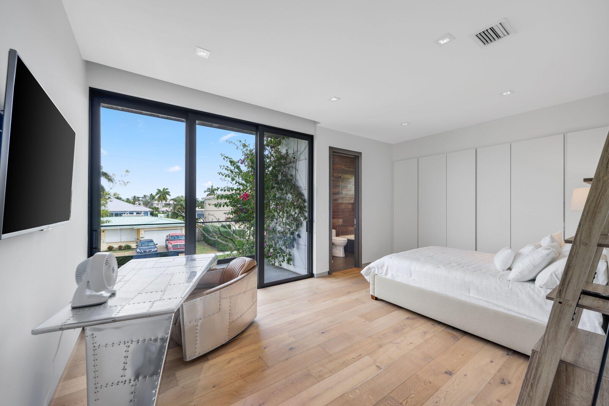 BOCA HARBOUR - Residential