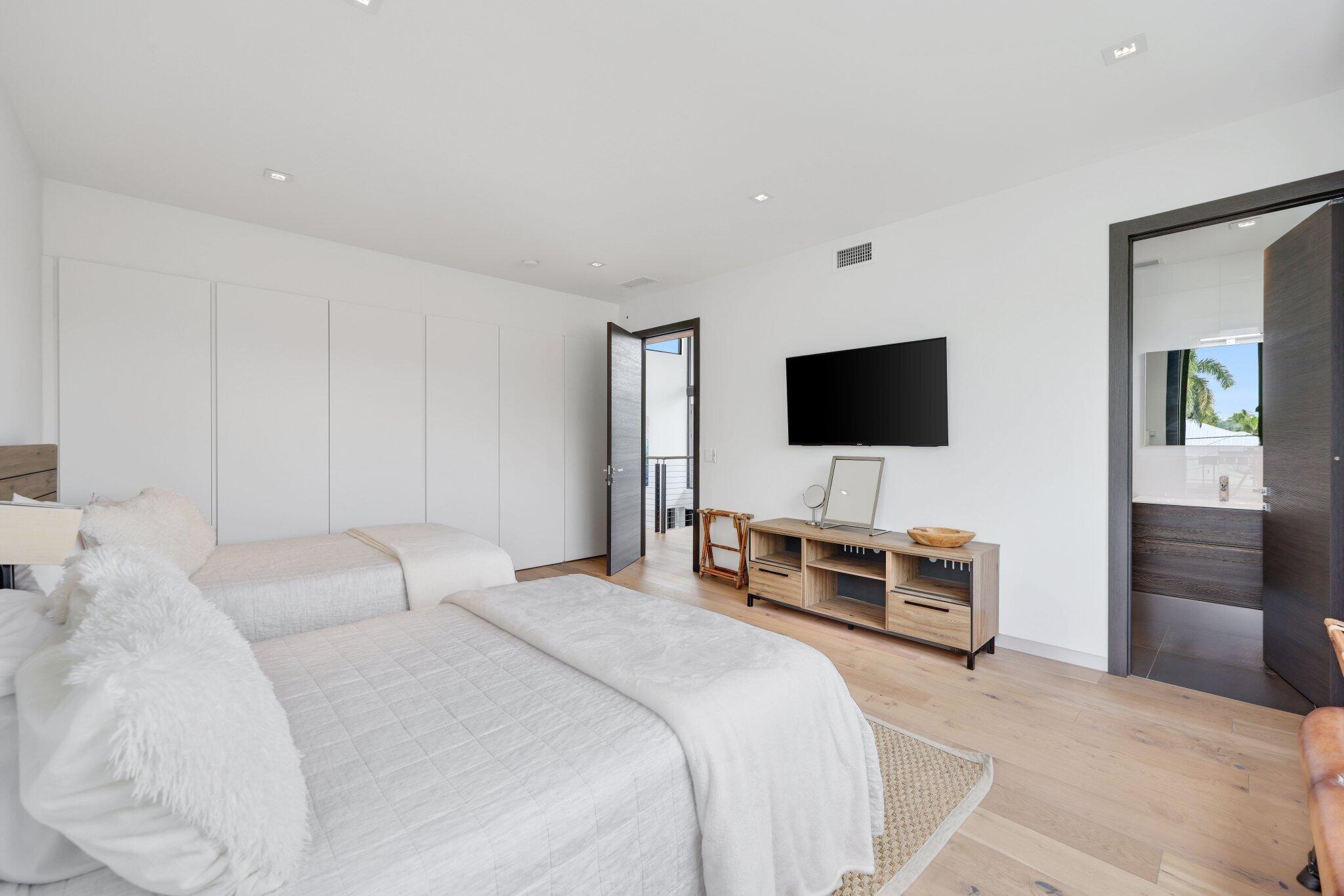 BOCA HARBOUR - Residential