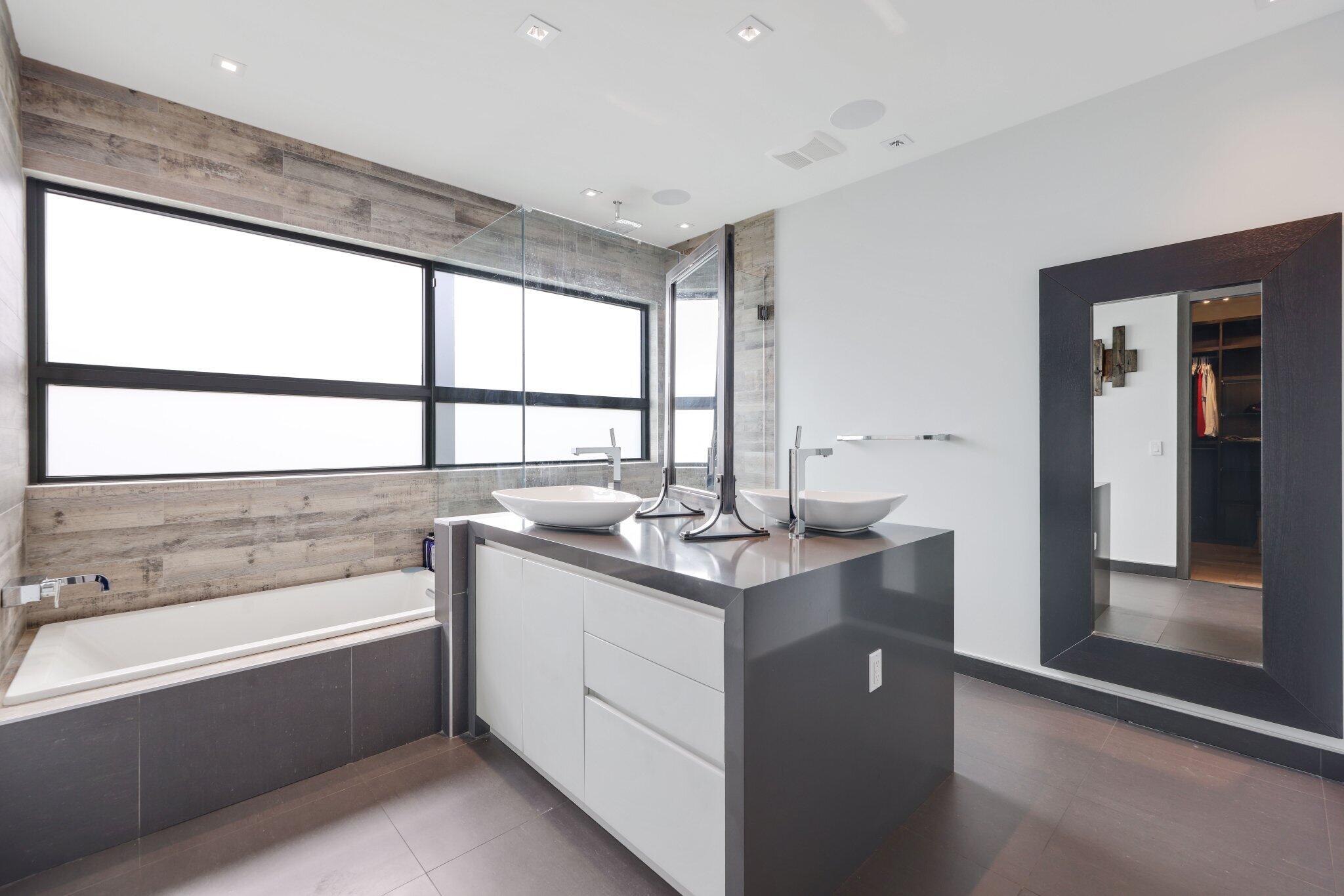 BOCA HARBOUR - Residential