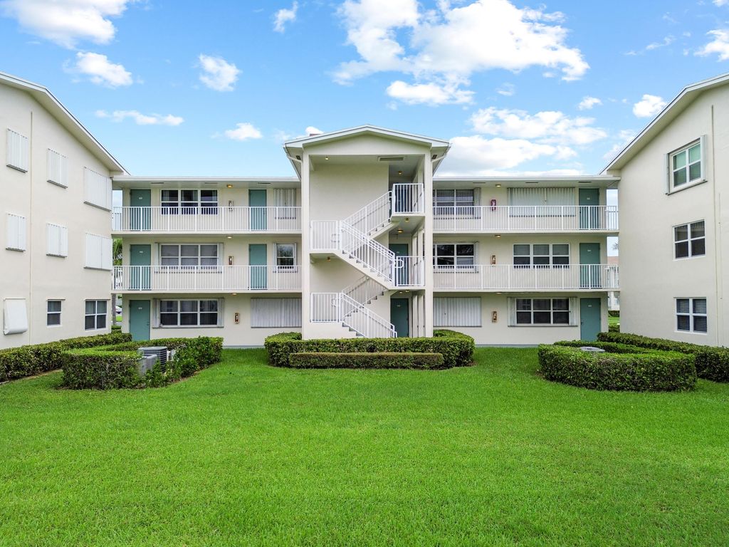 Photo of 770 Horizons East Boulevard, Boynton Beach, FL 33435 (MLS # B26007445)