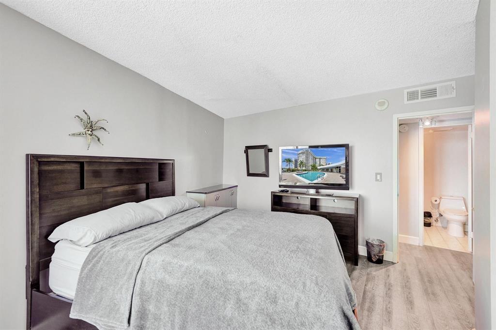 LAKE POINT TOWER CONDOMINIUM - Residential