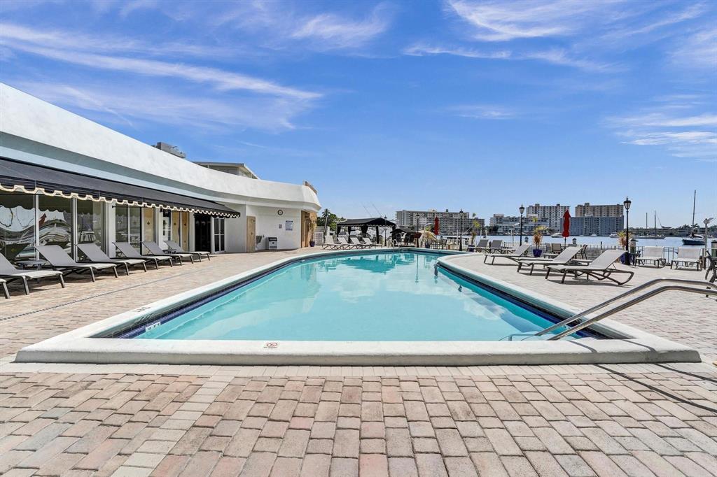 LAKE POINT TOWER CONDOMINIUM - Residential