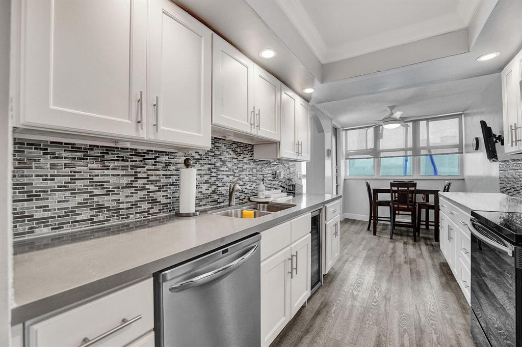 LAKE POINT TOWER CONDOMINIUM - Residential