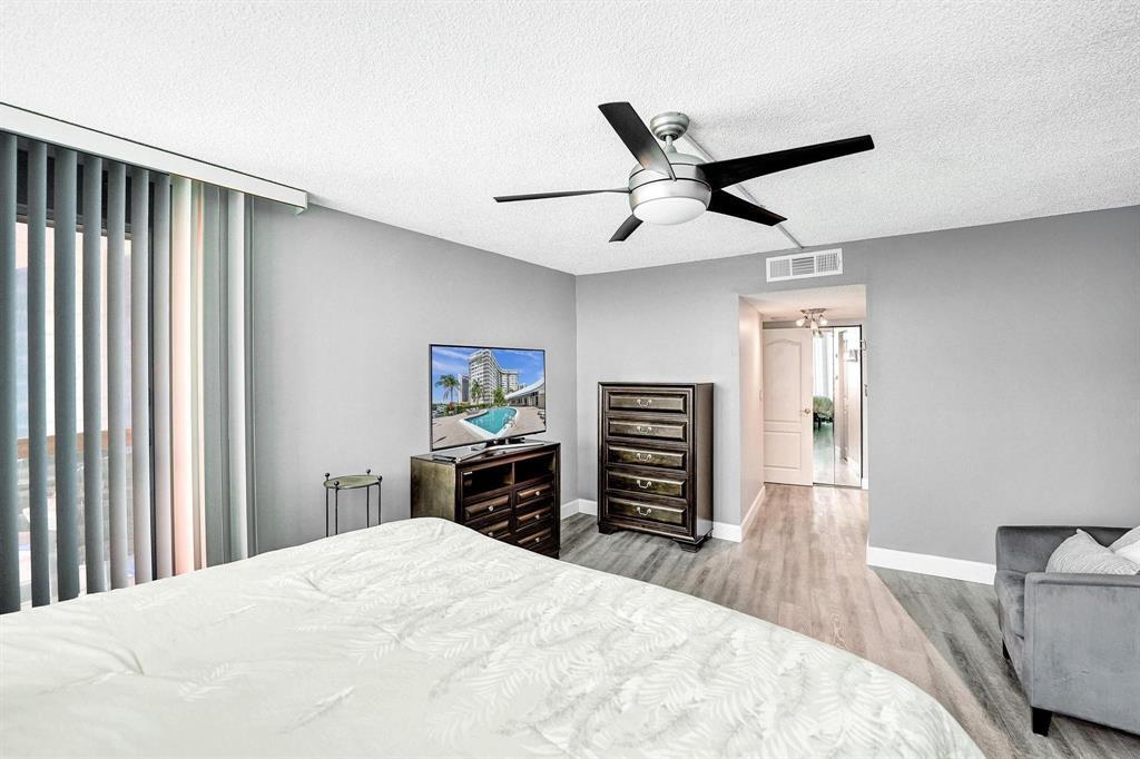 LAKE POINT TOWER CONDOMINIUM - Residential