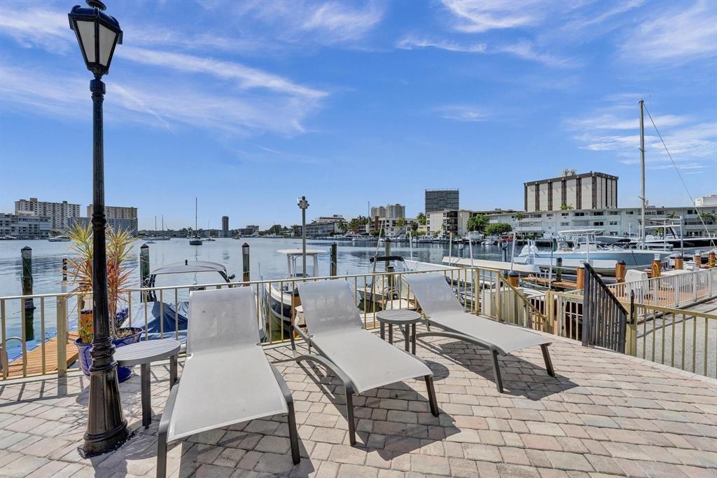 LAKE POINT TOWER CONDOMINIUM - Residential