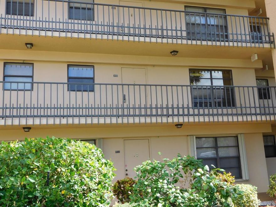 Make this condo your own. Ready for your personal touches. Next door to a uber active club house with pool, auditorium, billiard room, card room, library, and social area. Organized events, manager on duty, and fantastic pool and entertaining deck. Tennis, shuffleboard, and Bocce ball courts. Golf and swim clubs nearby.