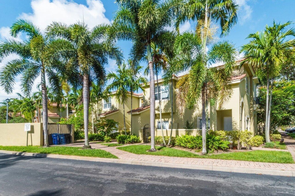 Photo of 406 Lake Monterey Circle, Boynton Beach, FL 33426 (MLS # B26052622)
