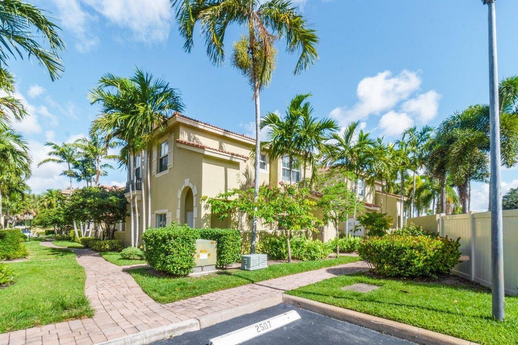 Photo of 406 Lake Monterey Circle, Boynton Beach, FL 33426 (MLS # B26052622)