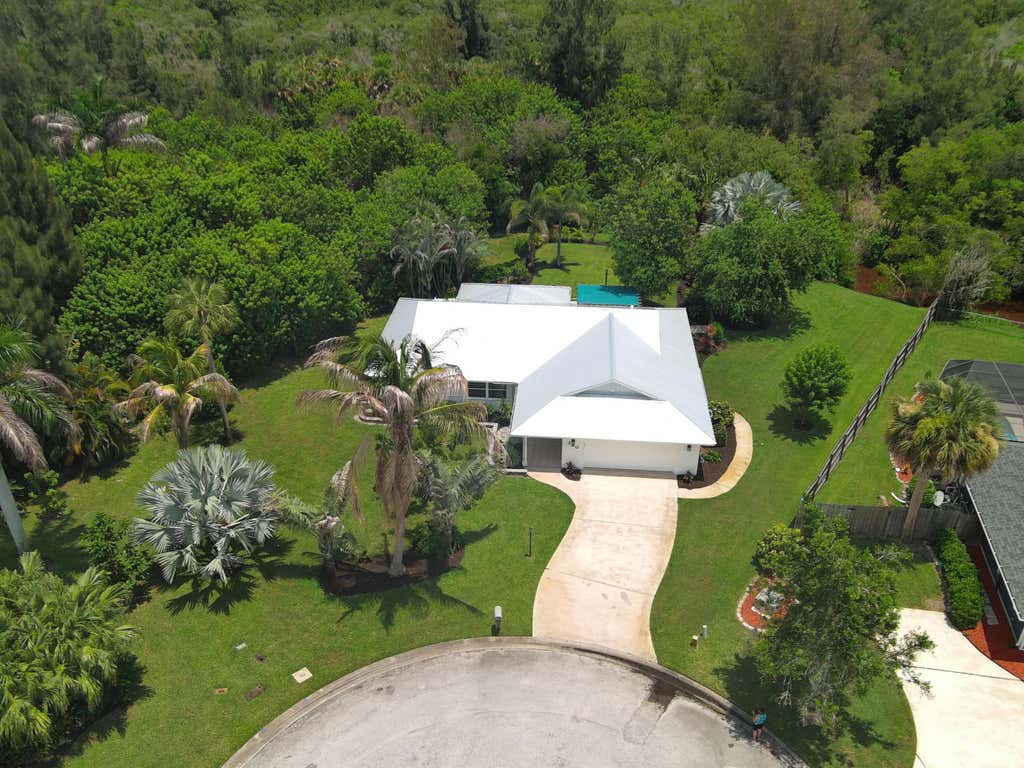 Photo of 320 W FOREST Trail, Vero Beach, FL 32962 (MLS # B26055434)