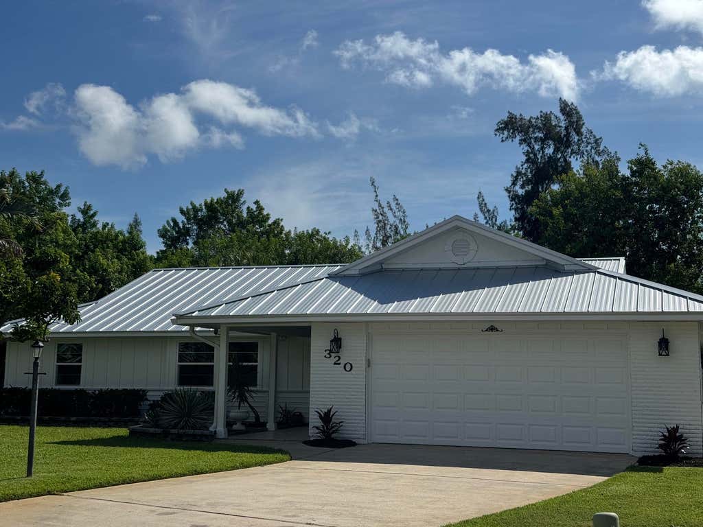 Photo of 320 W FOREST Trail, Vero Beach, FL 32962 (MLS # B26055434)