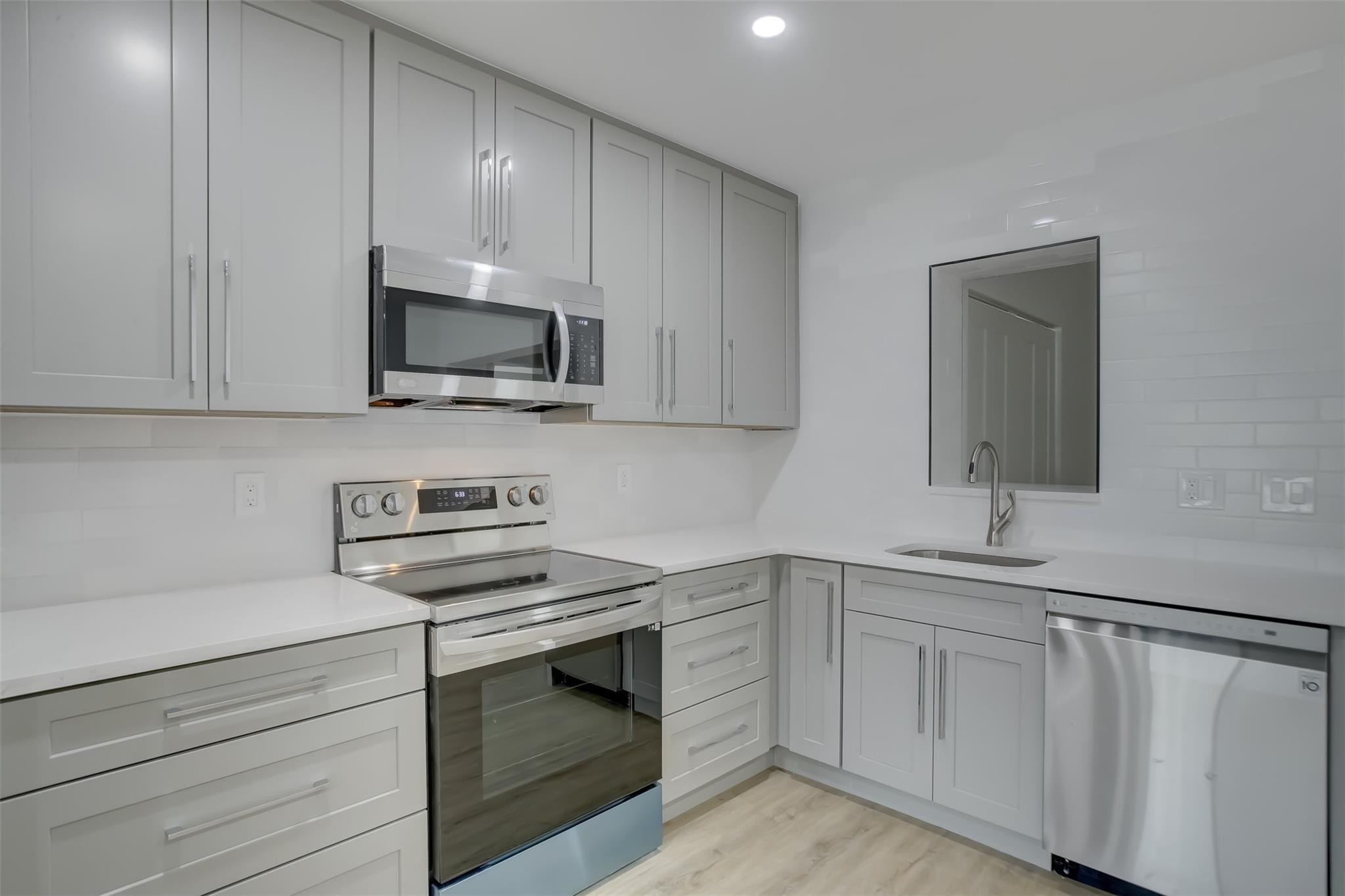 IMPERIAL POINT 3RD SEC - Residential Lease
