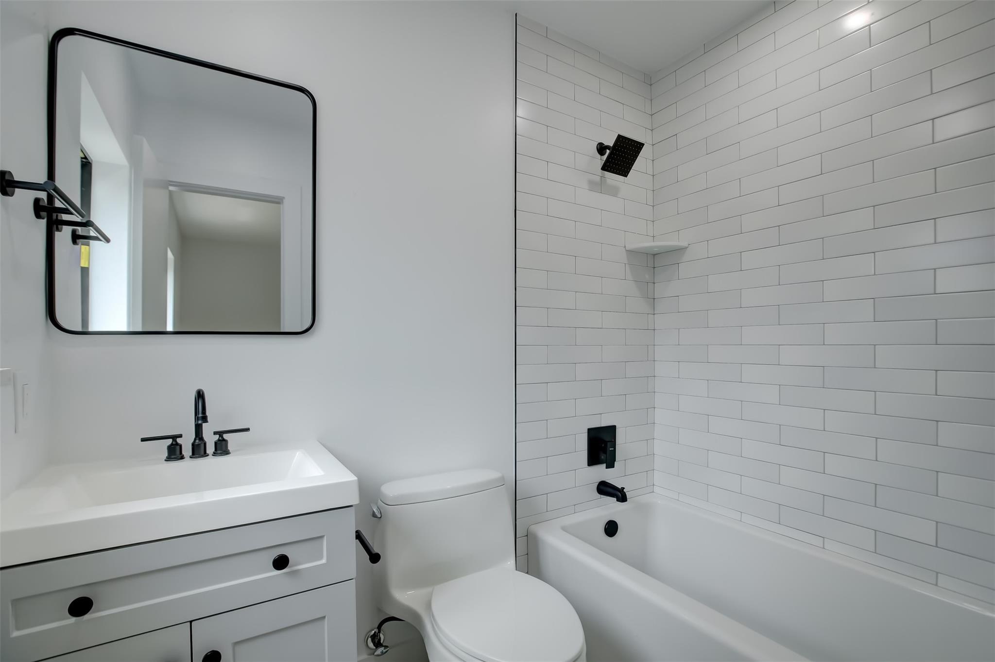 IMPERIAL POINT 3RD SEC - Residential Lease