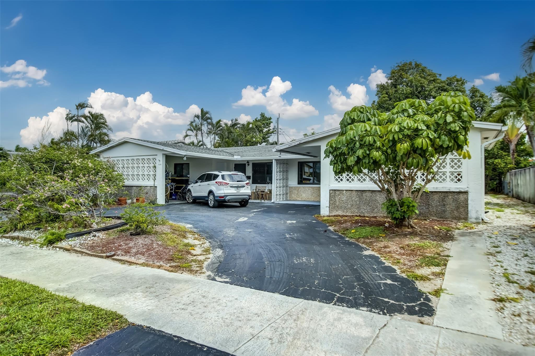 IMPERIAL POINT 3RD SEC - Residential Lease