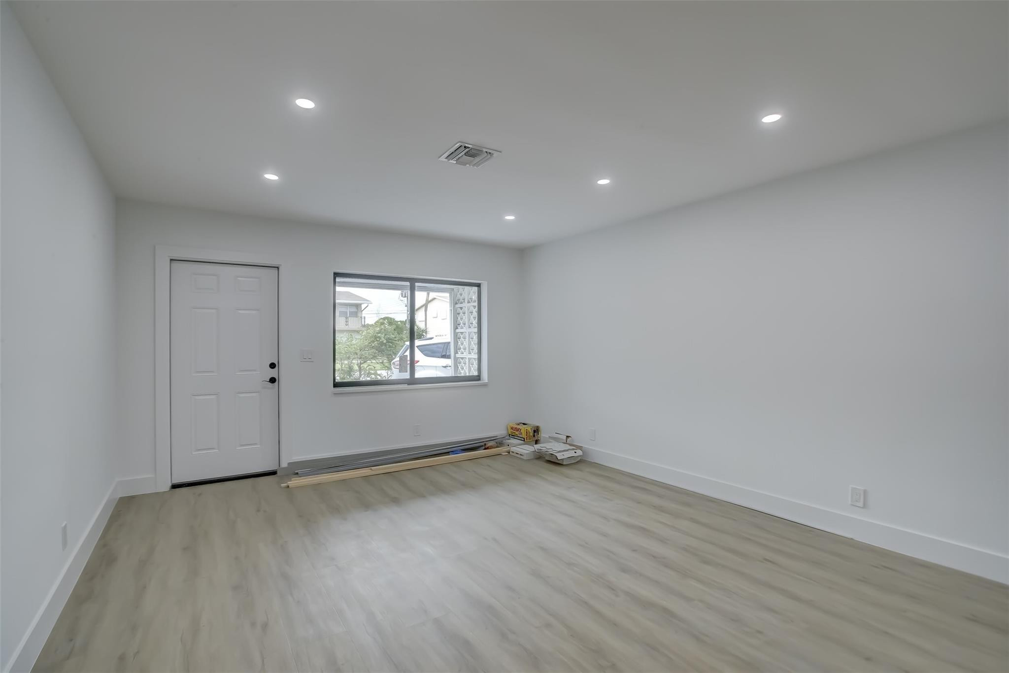 IMPERIAL POINT 3RD SEC - Residential Lease