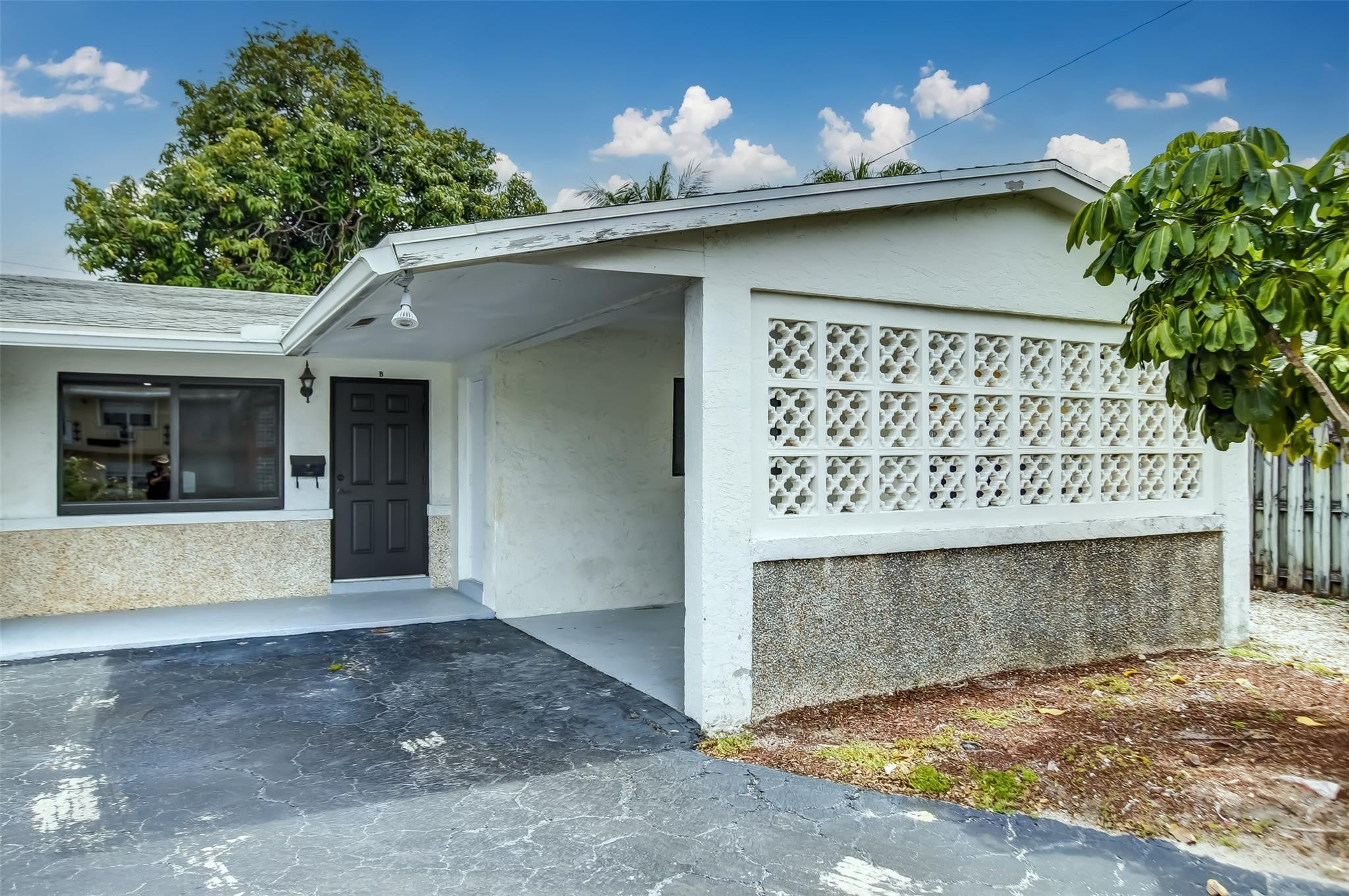 IMPERIAL POINT 3RD SEC - Residential Lease