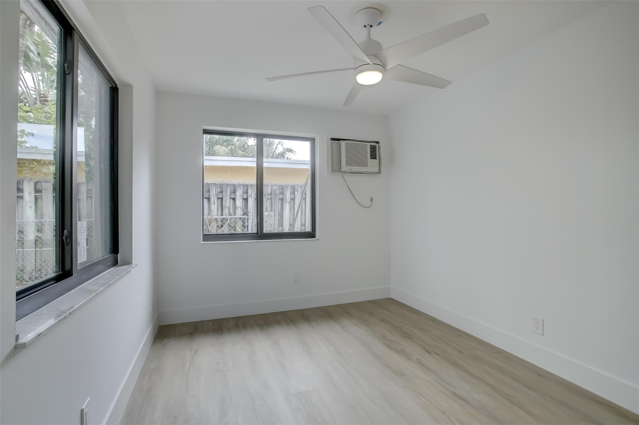 IMPERIAL POINT 3RD SEC - Residential Lease