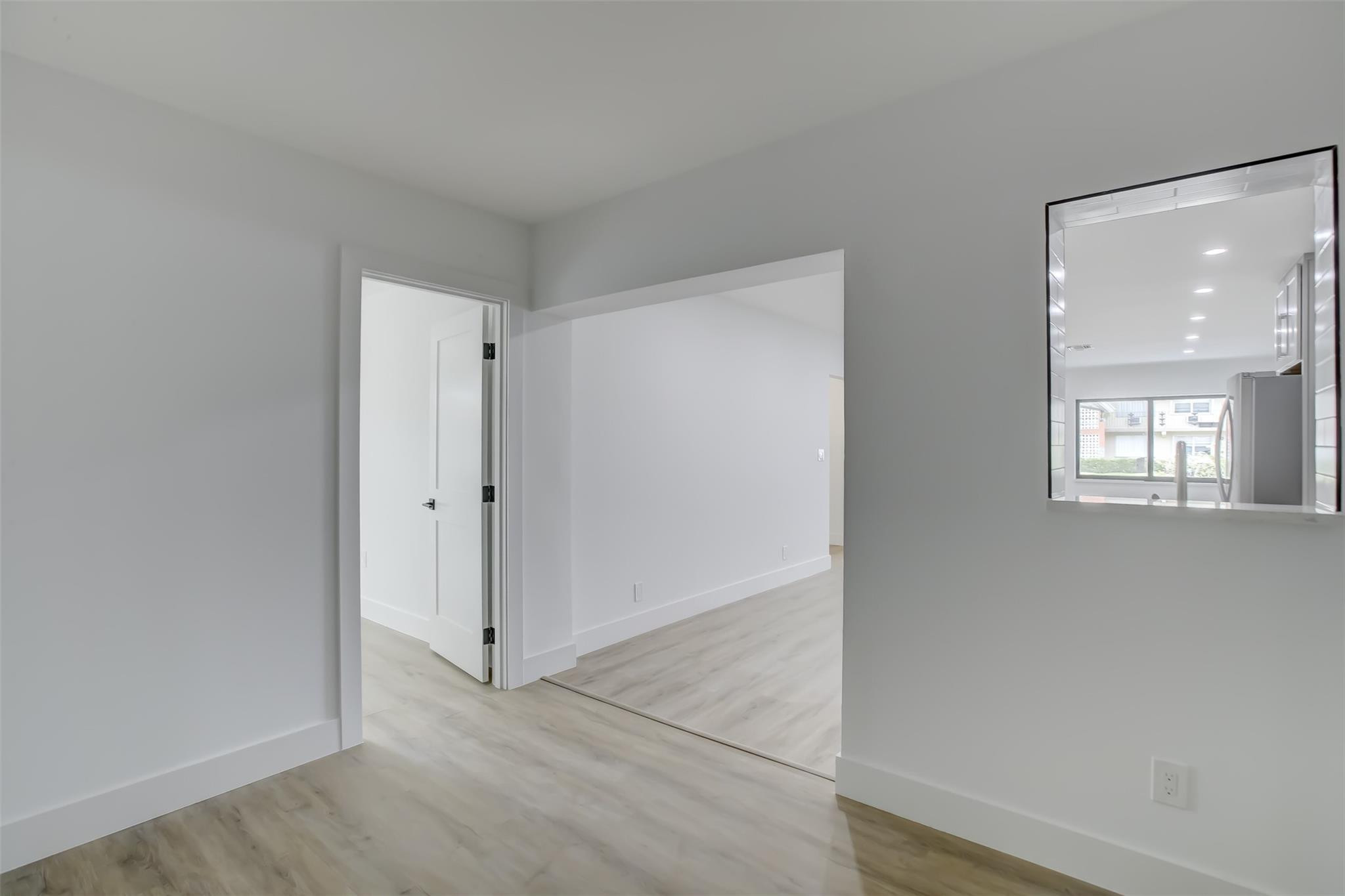 IMPERIAL POINT 3RD SEC - Residential Lease
