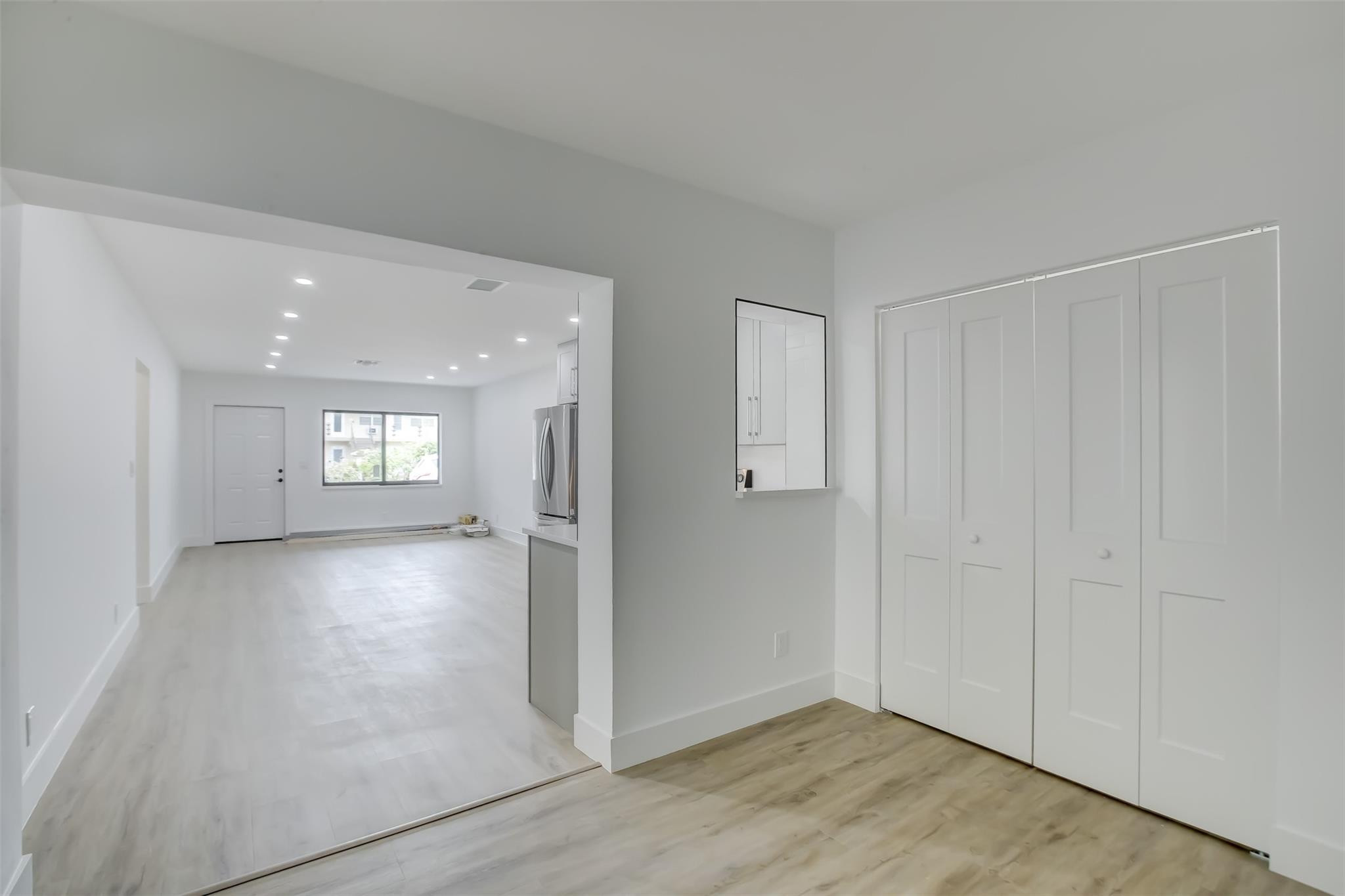 IMPERIAL POINT 3RD SEC - Residential Lease