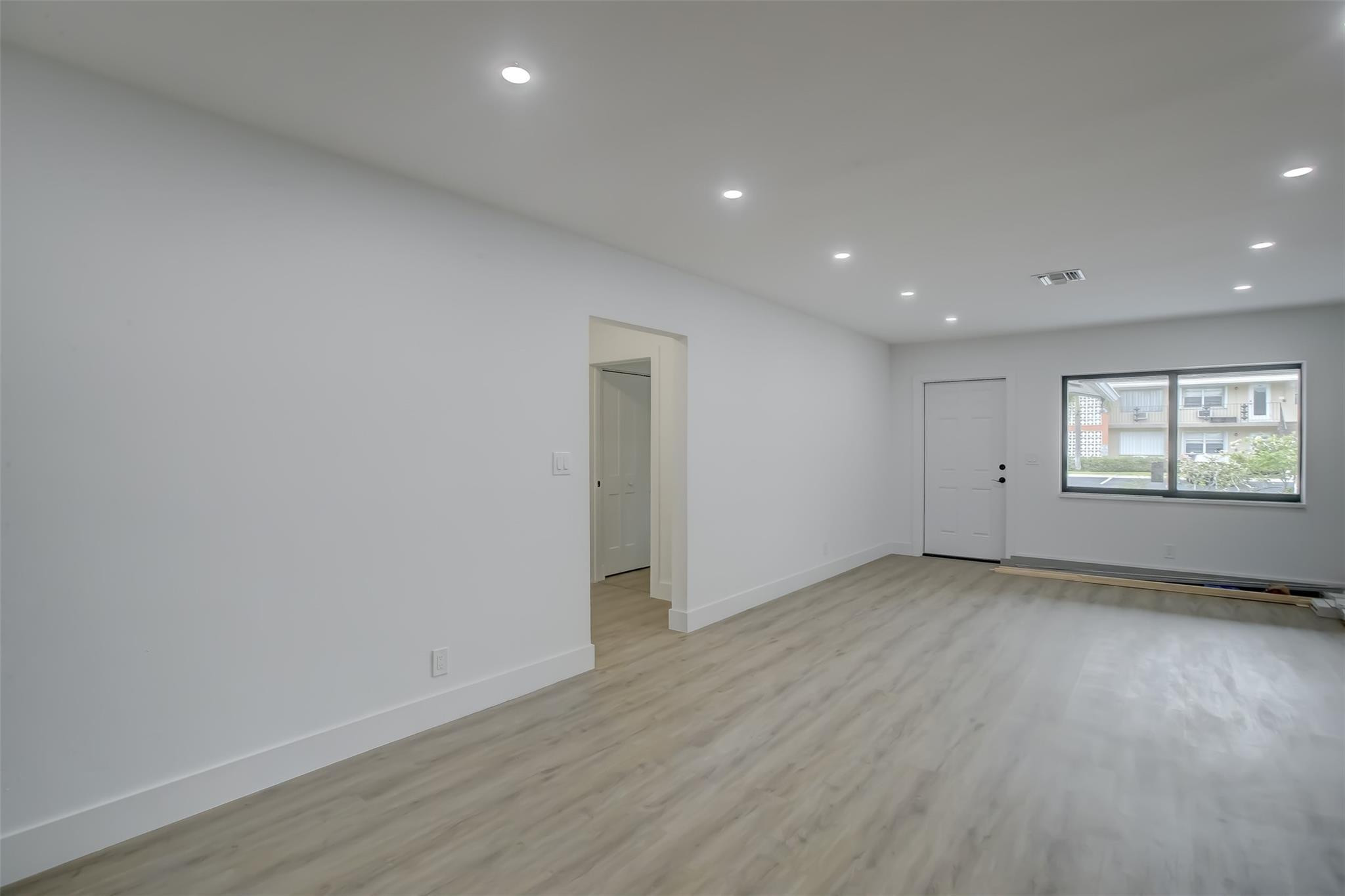 IMPERIAL POINT 3RD SEC - Residential Lease
