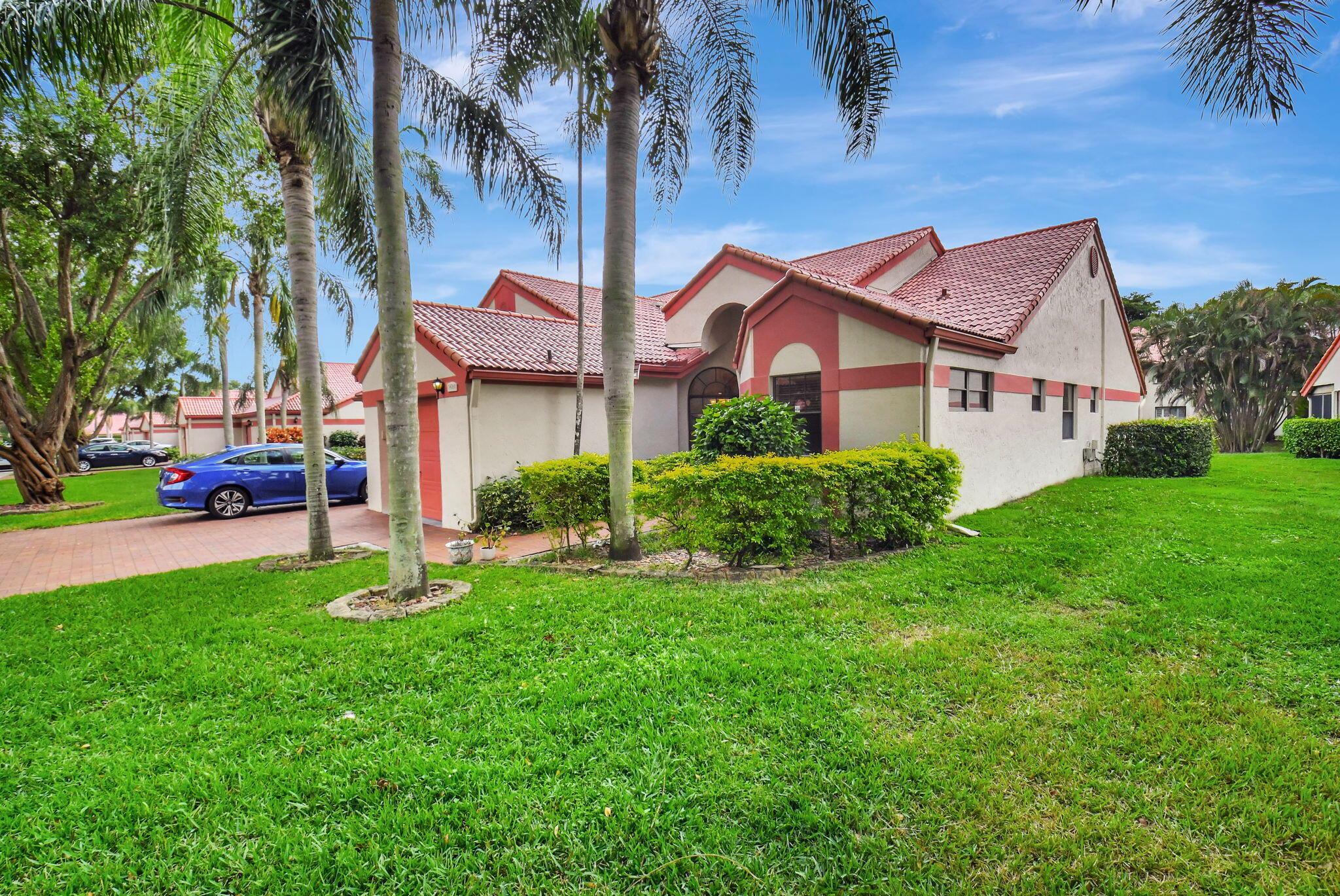 7906 Lexington Club Boulevard B