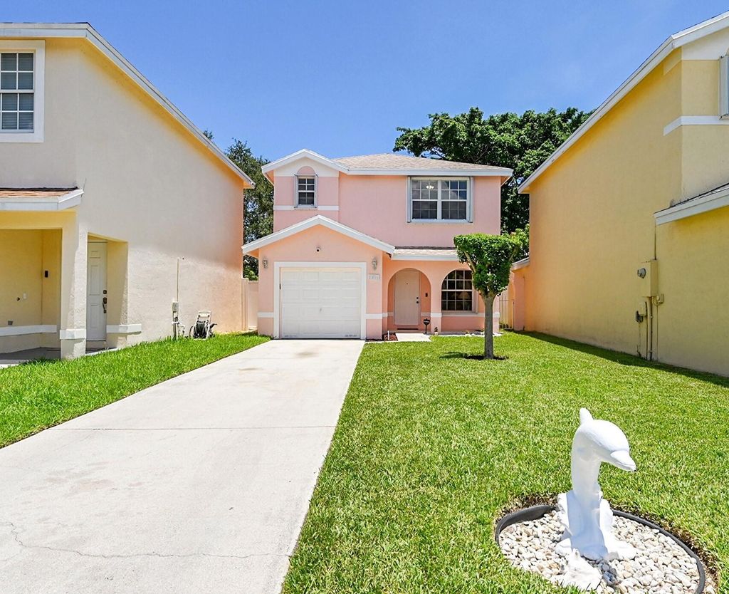 Photo of 4042 Eastridge Circle, Deerfield Beach, FL 33064 (MLS # F10515818)