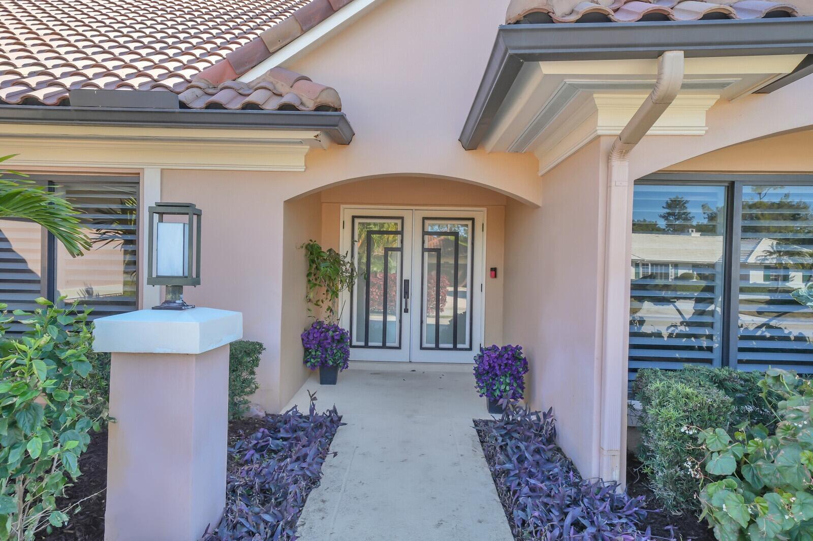 513 N Country Club Drive