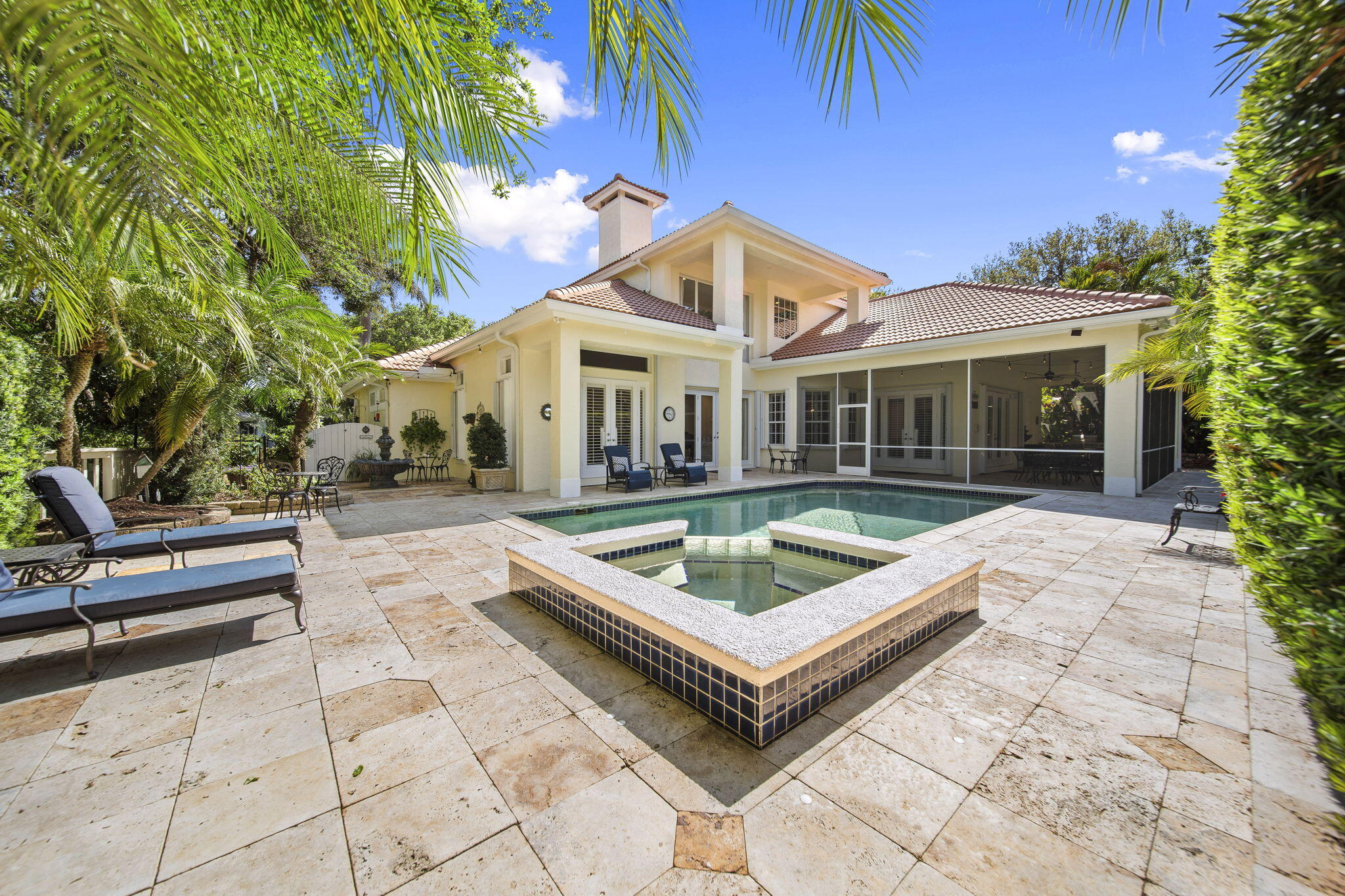 CASTLE HILL - Residential