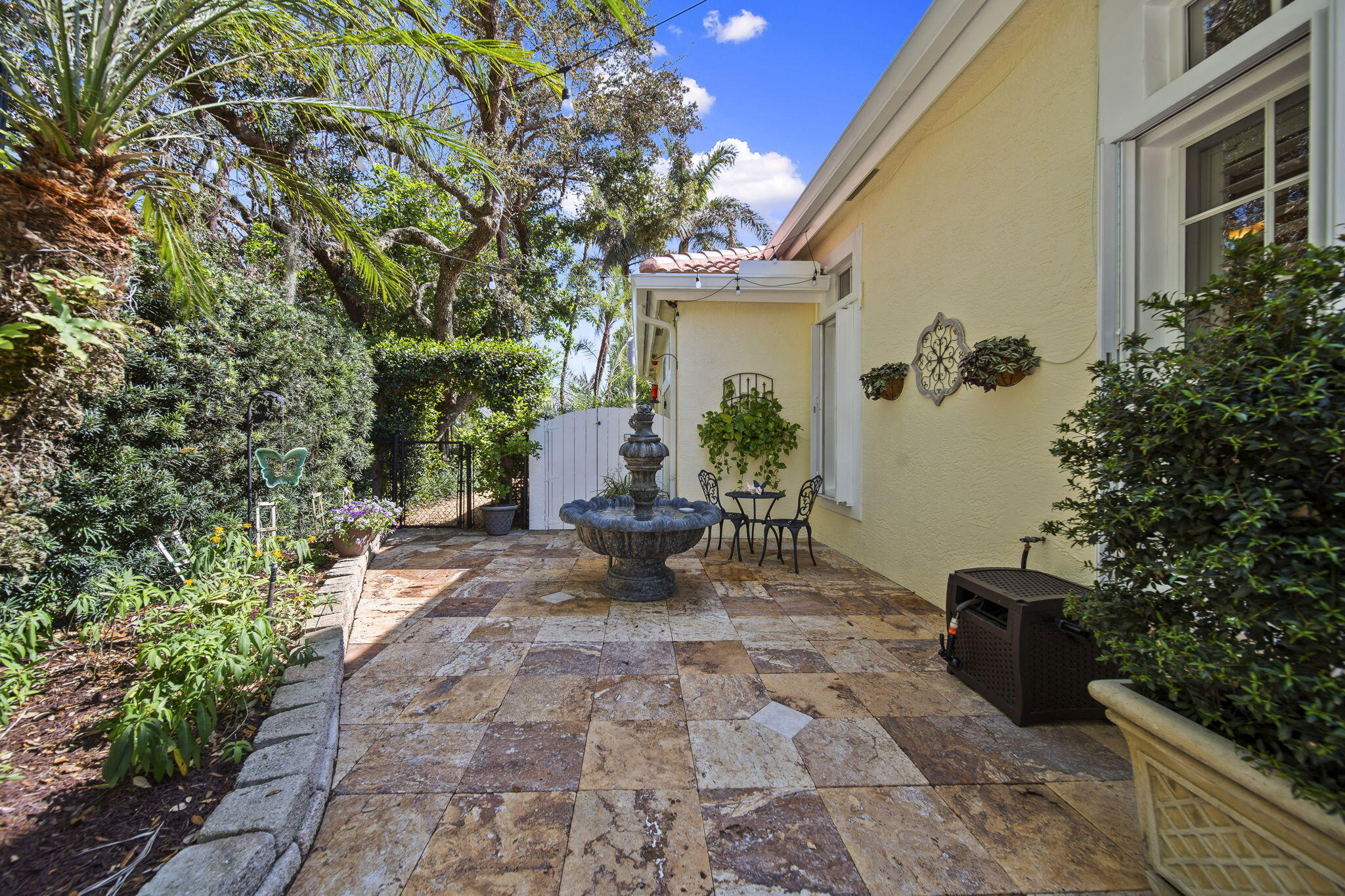 CASTLE HILL - Residential