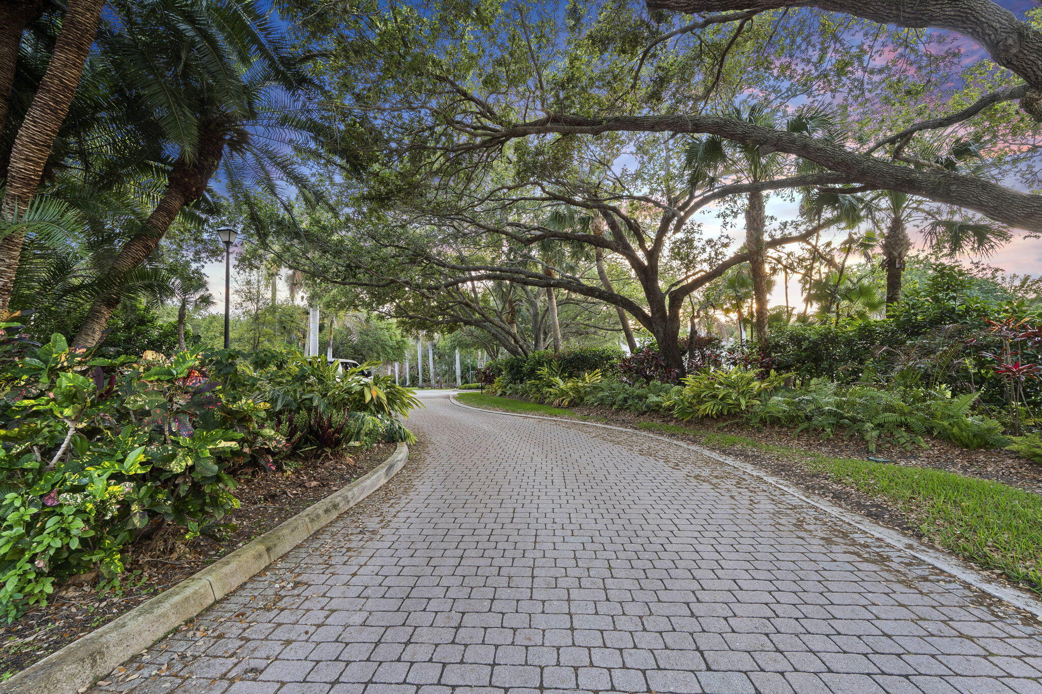 CASTLE HILL - Residential