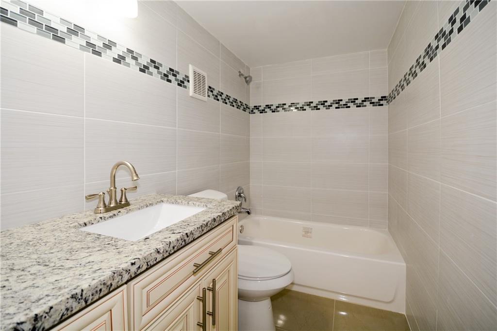 MIDDLE RIVER VILLAS - Residential