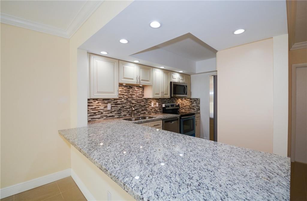 MIDDLE RIVER VILLAS - Residential