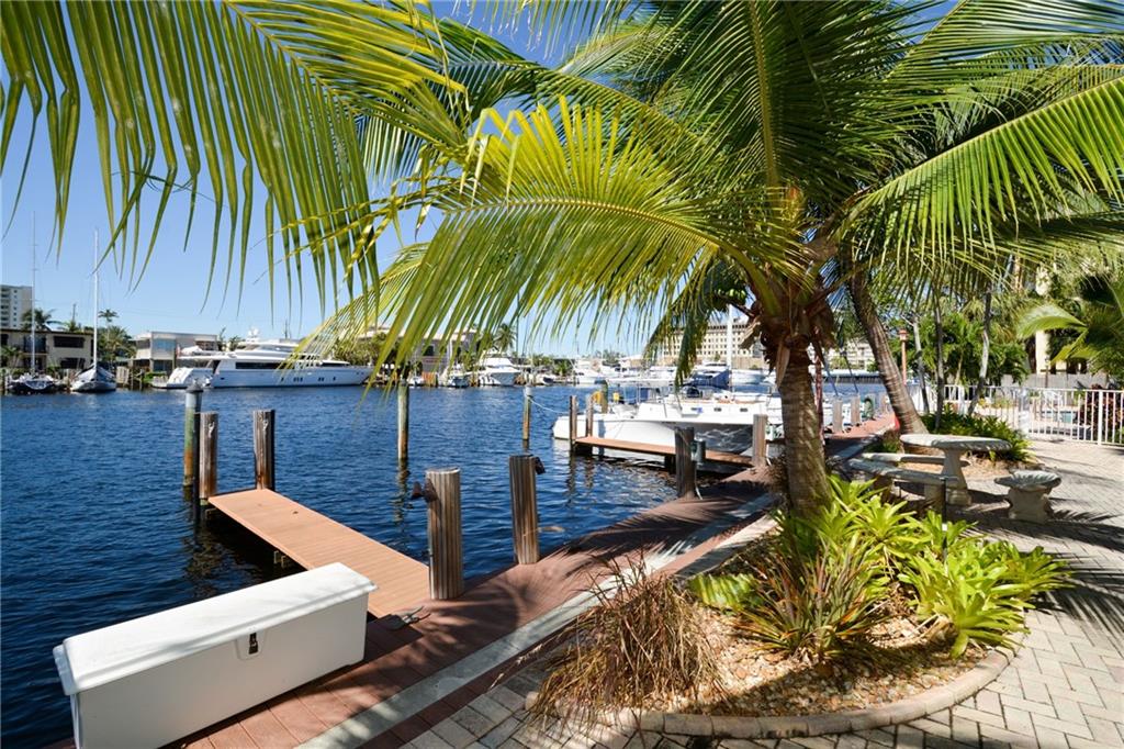 MIDDLE RIVER VILLAS - Residential