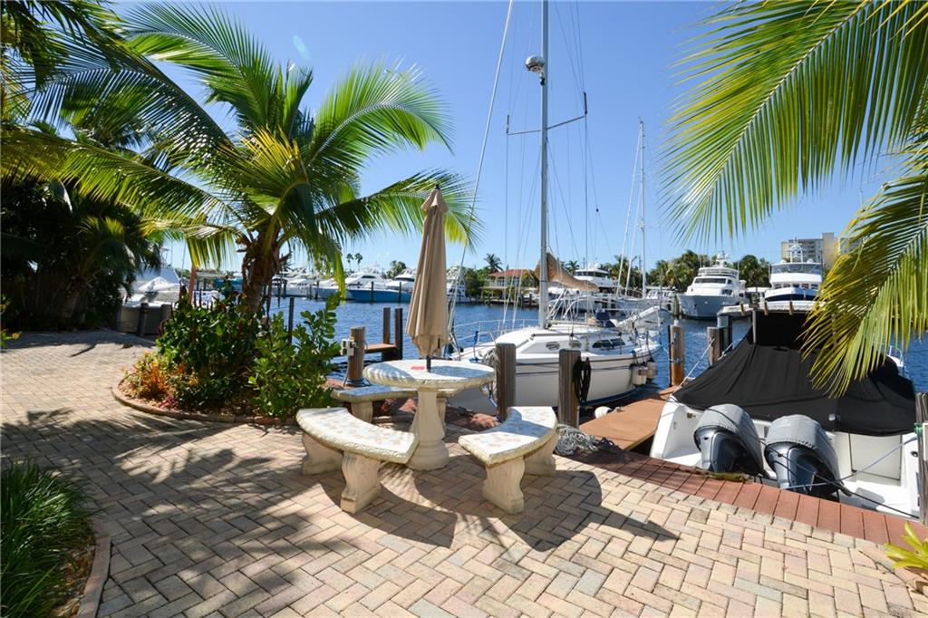 MIDDLE RIVER VILLAS - Residential