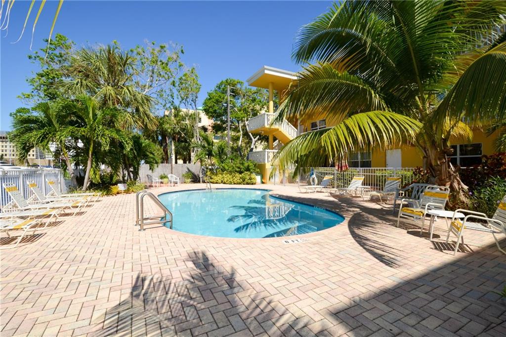 MIDDLE RIVER VILLAS - Residential