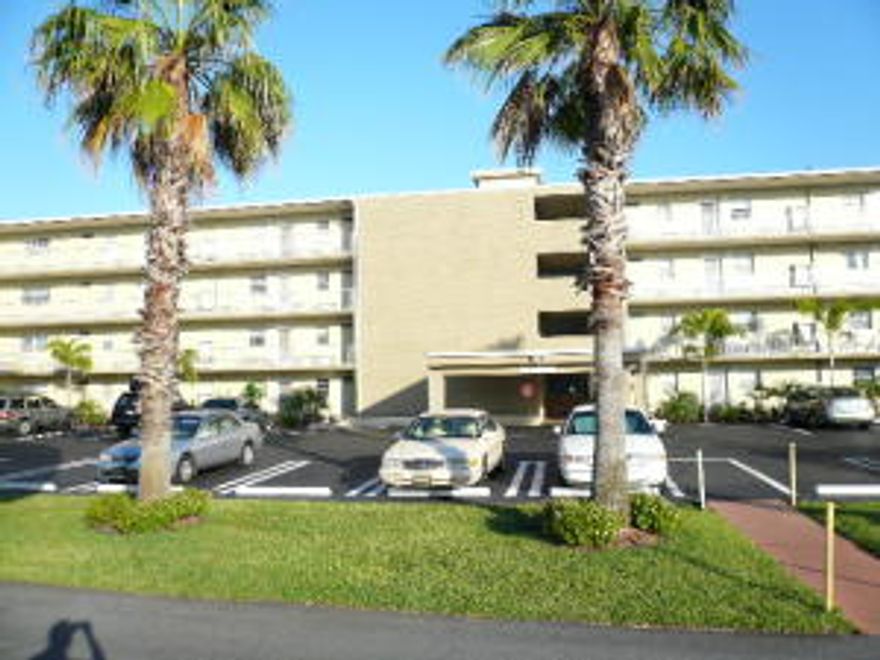 2 BEDROOM/2 BATH OONDO, ENCLOSED FLORIDA ROOM,ACROSS FROM THE CLUBHOUSE AND POOL. NEAR BOCCI COURT, TENNIS COURTS AND EAST POOL.NEAR BEACH AND SHOPPING