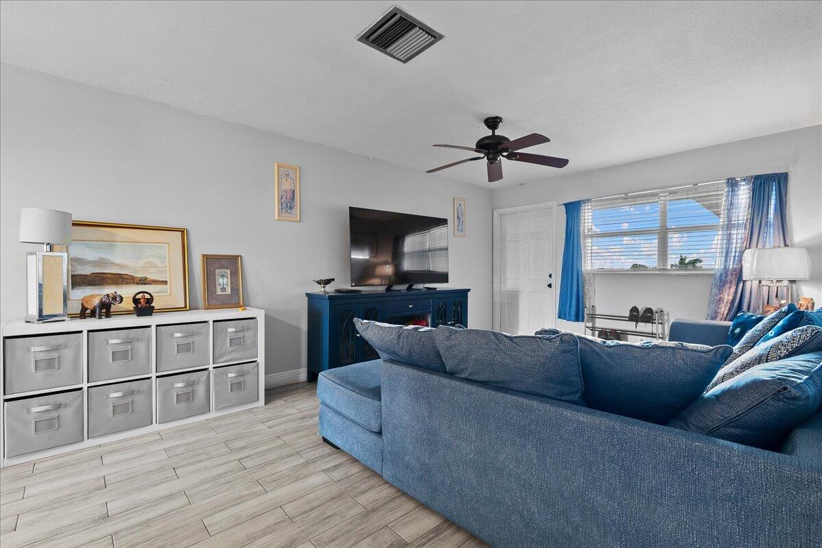941 Crystal Lake Drive 402