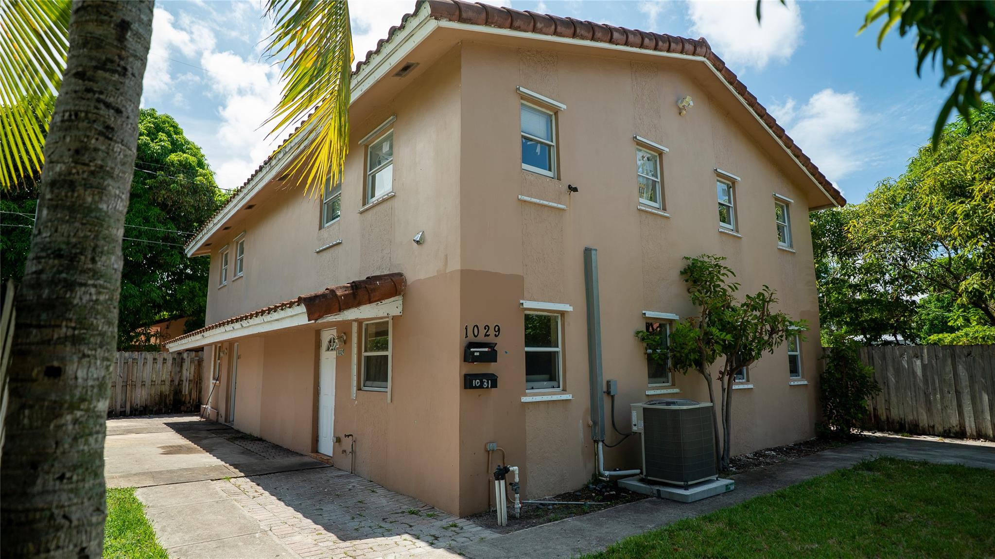 1029 S C St