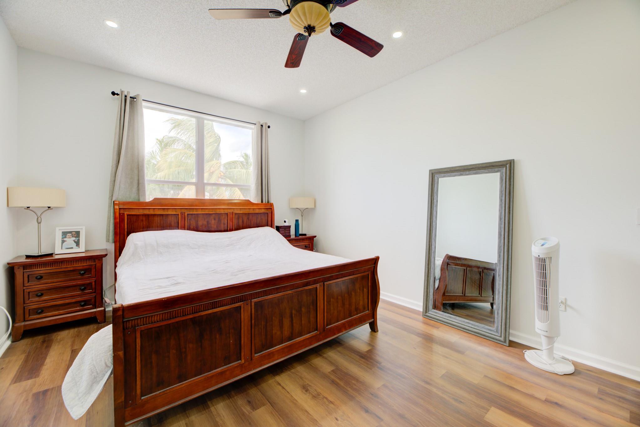 Towngate 156-11 B - Residential Lease