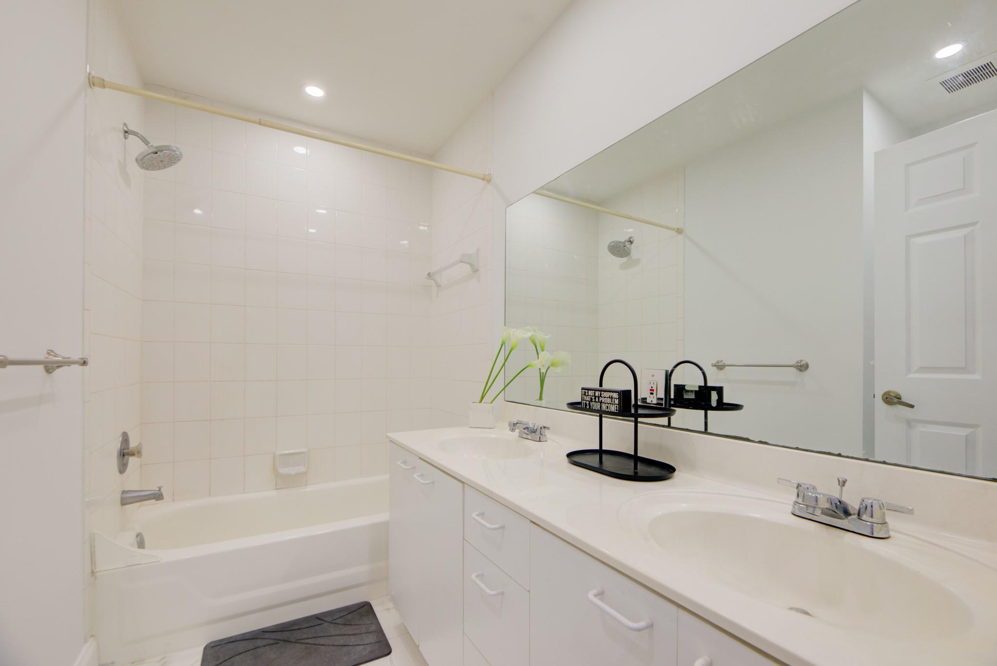 Towngate 156-11 B - Residential Lease