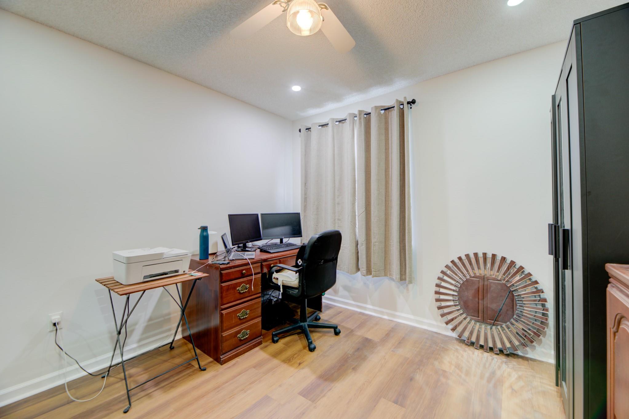 Towngate 156-11 B - Residential Lease