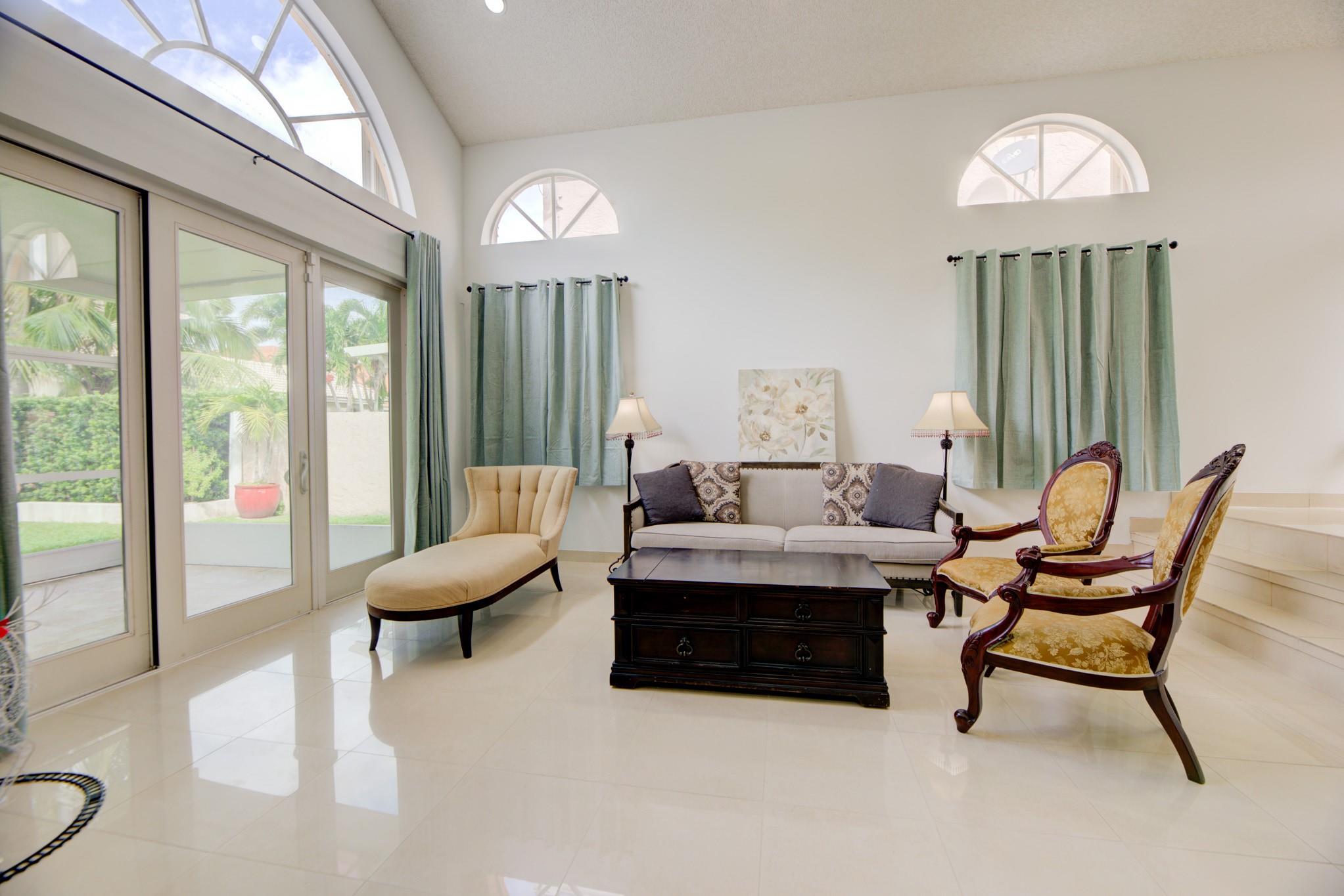 Towngate 156-11 B - Residential Lease