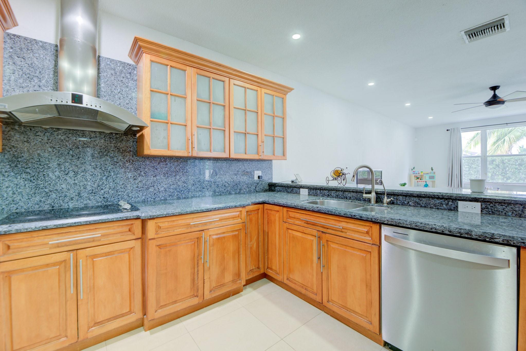 Towngate 156-11 B - Residential Lease