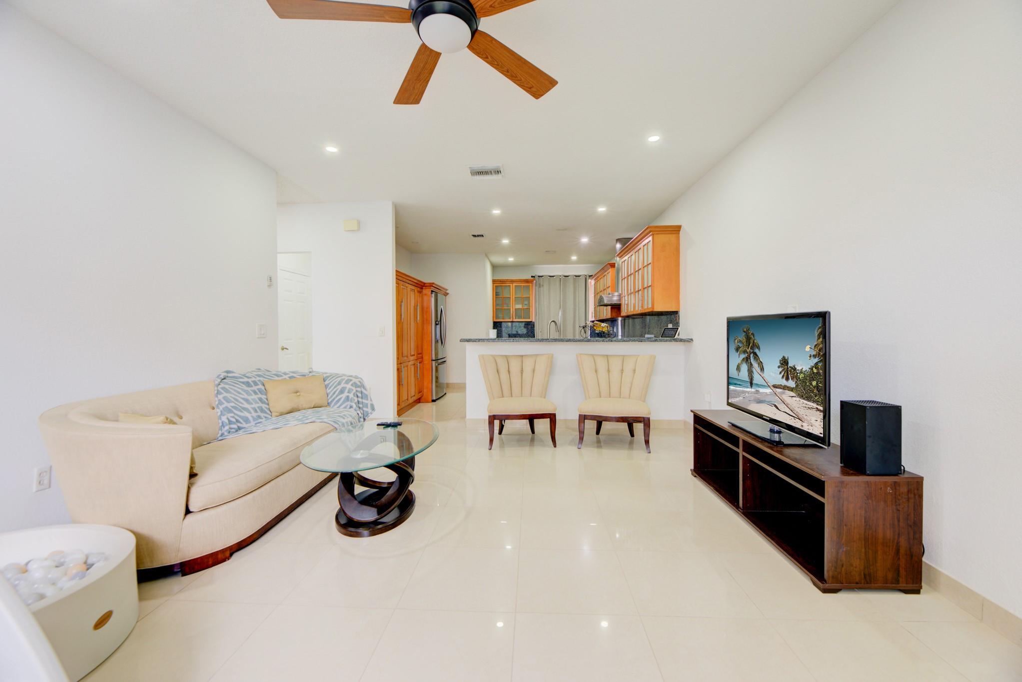 Towngate 156-11 B - Residential Lease