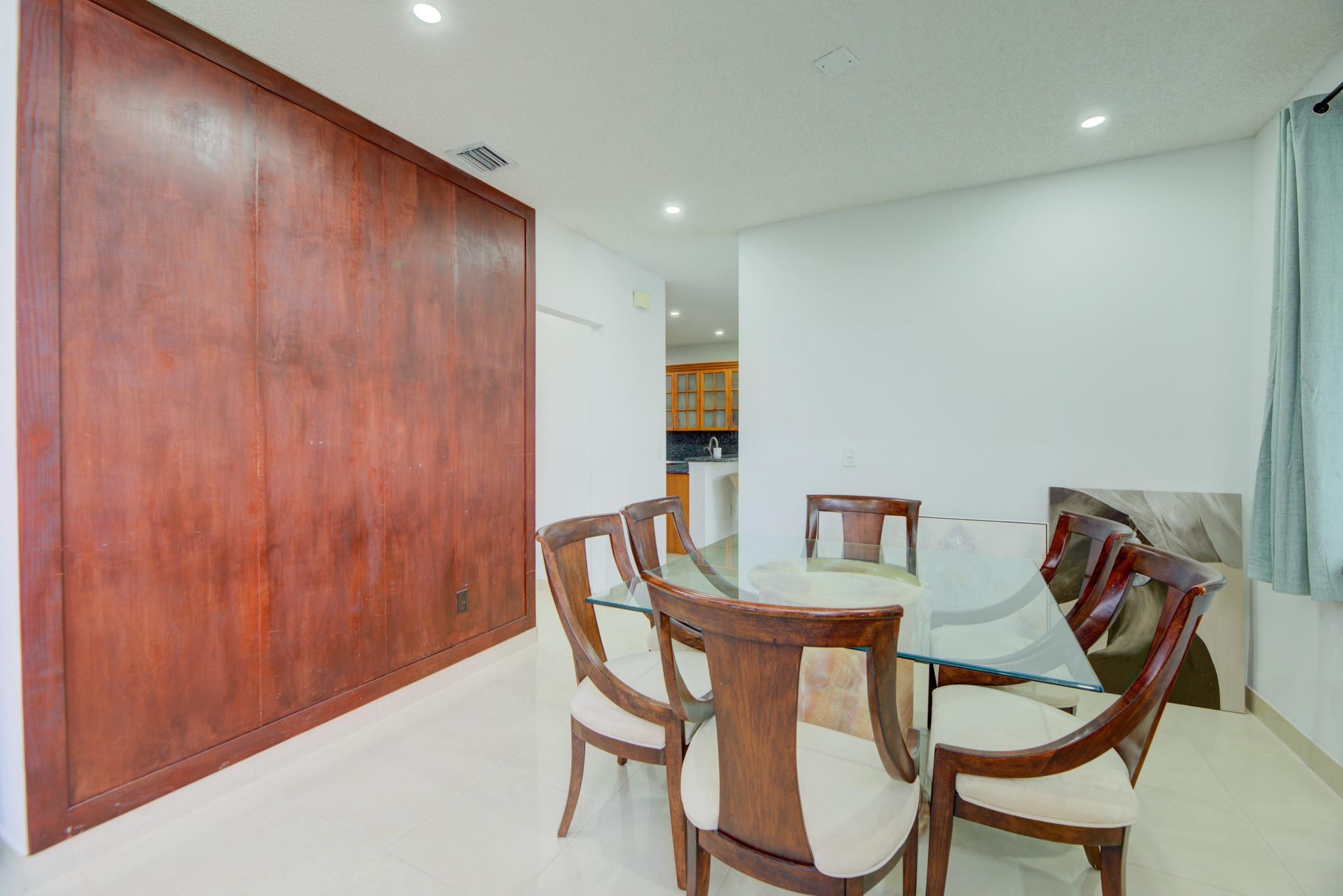 Towngate 156-11 B - Residential Lease