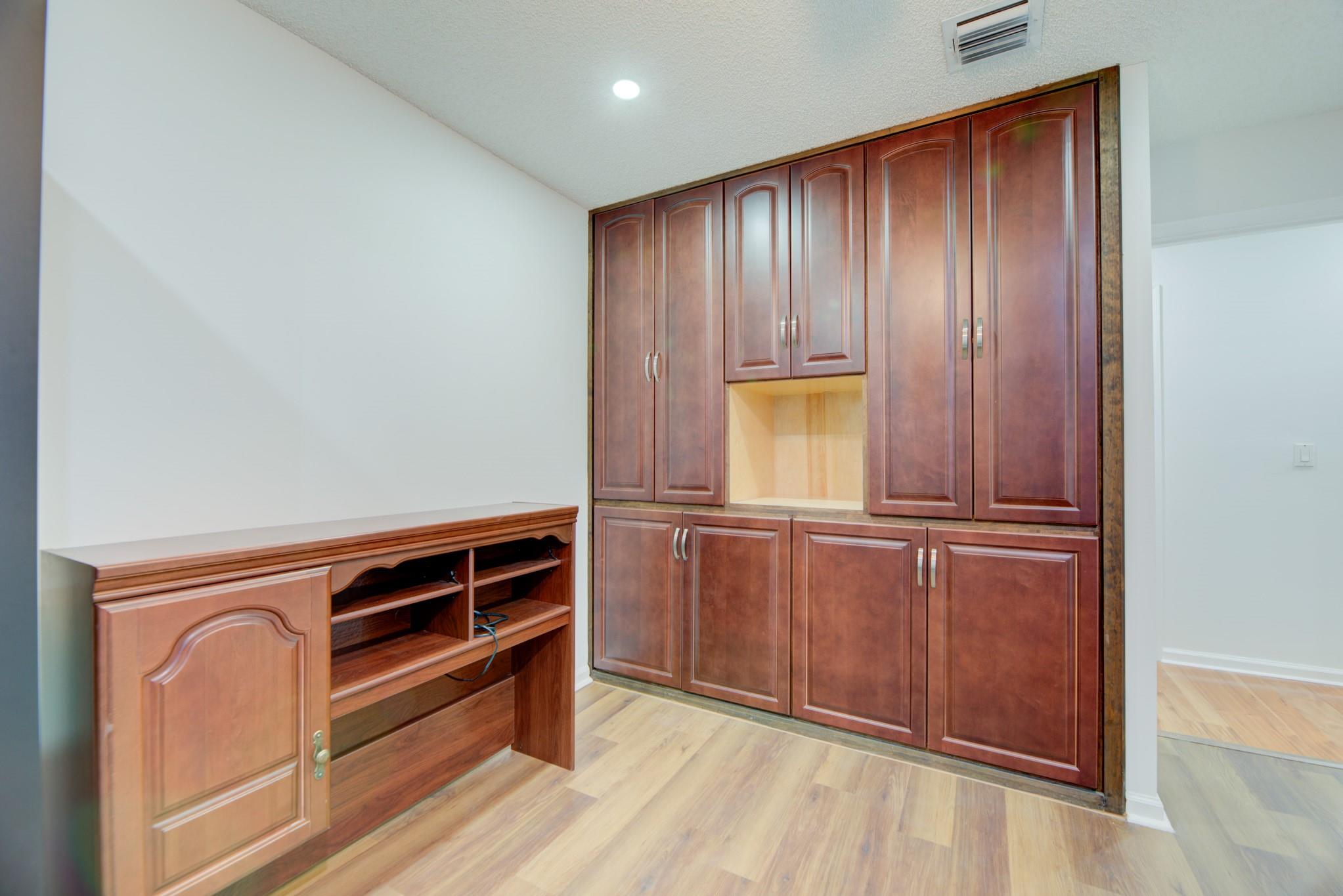 Towngate 156-11 B - Residential Lease