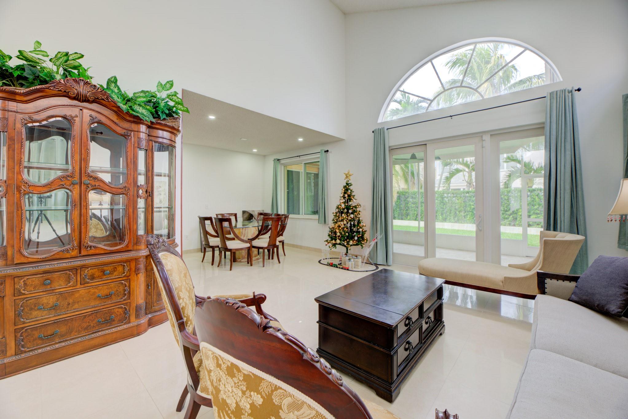 Towngate 156-11 B - Residential Lease