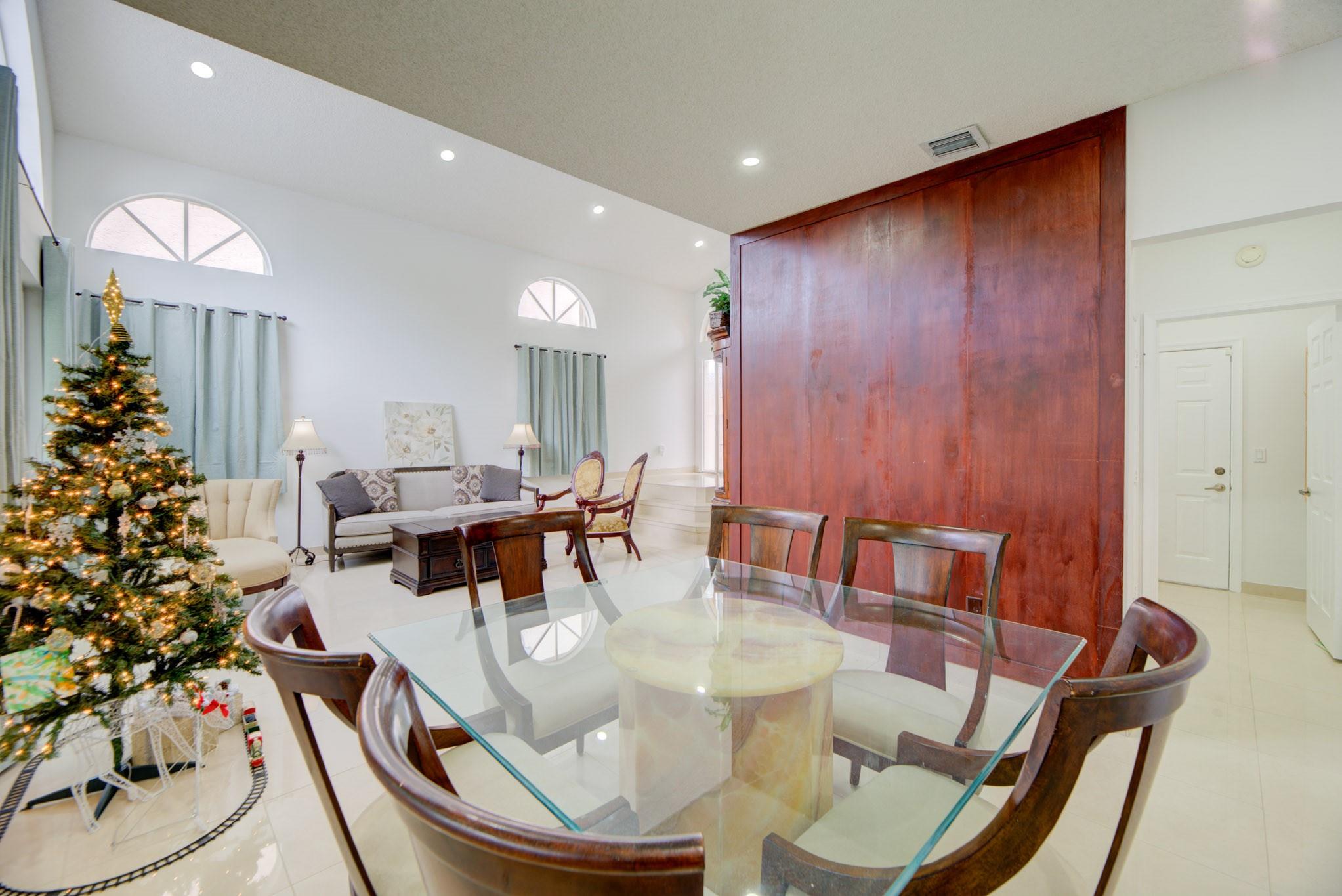 Towngate 156-11 B - Residential Lease