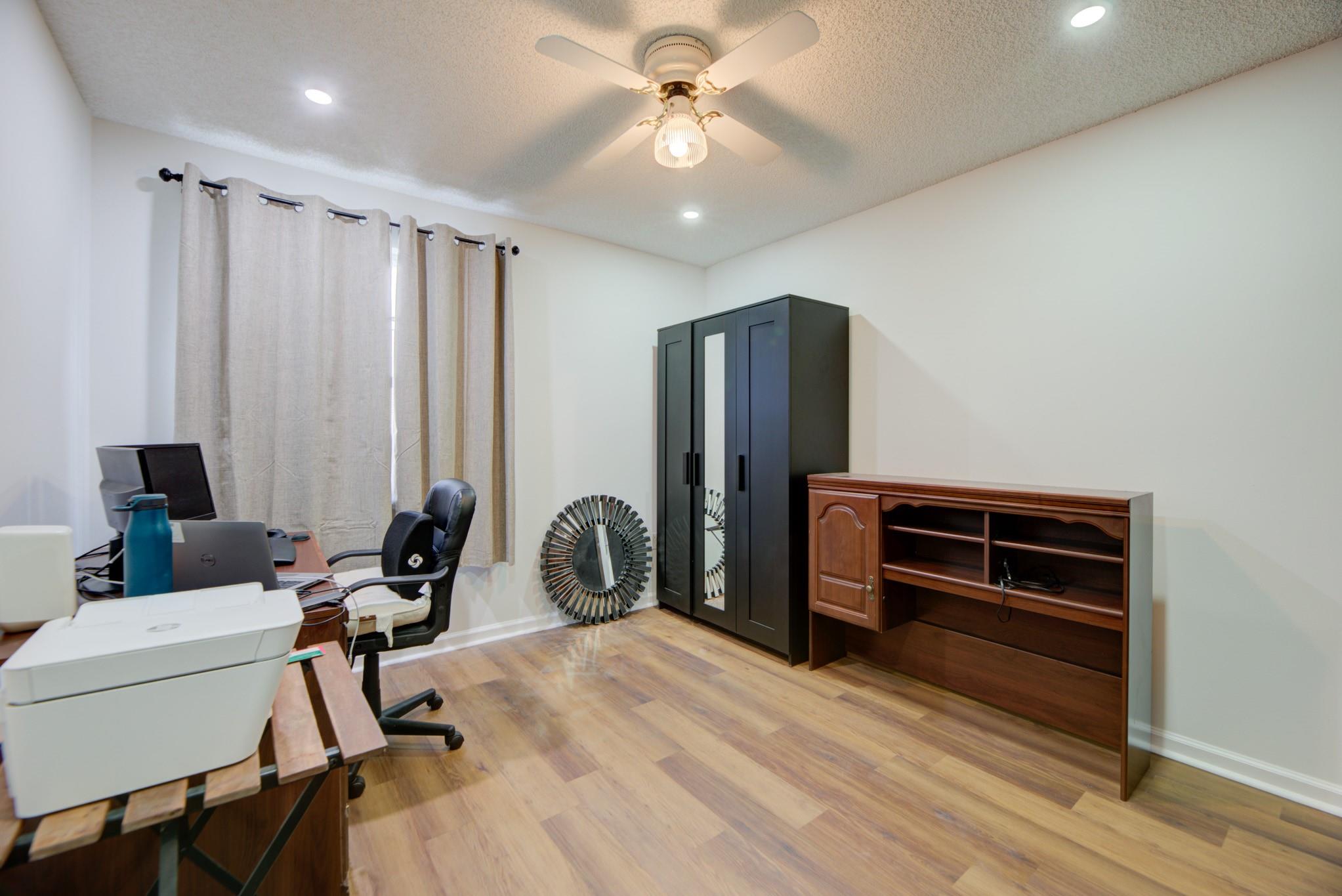 Towngate 156-11 B - Residential Lease