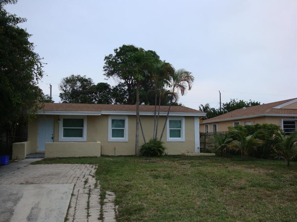Photo of 311 SW 7th Avenue, Delray Beach, FL 33444 (MLS # R10771894)